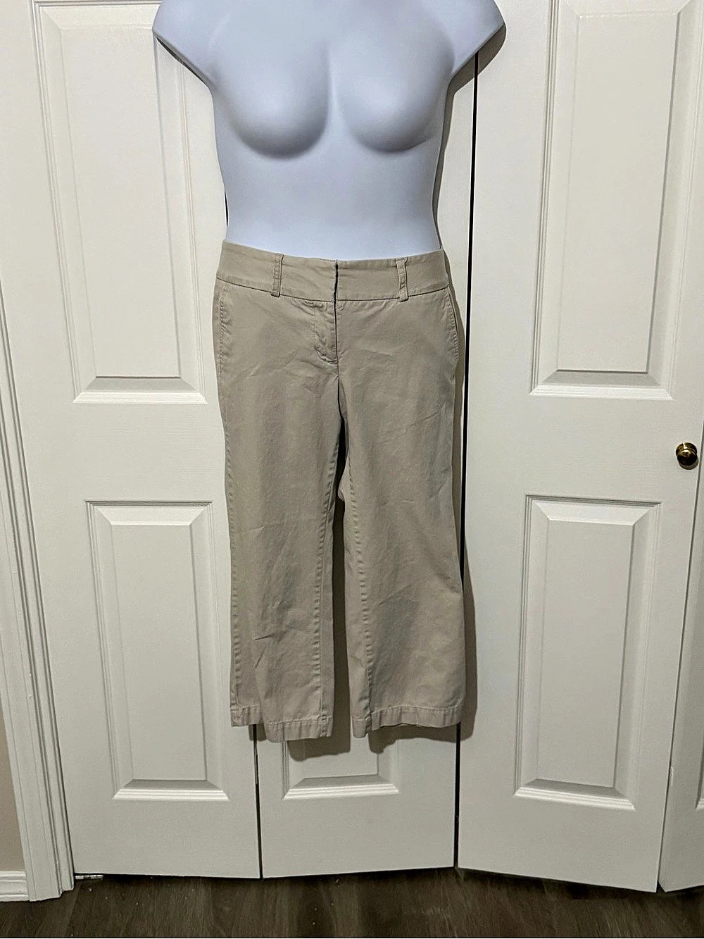 Tommy Hilfiger Women's Beige khaki Pants Size 6